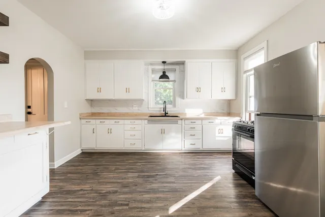 $1,950 | 113 Elm Street, Unit B, Elgin, IL 60123