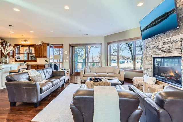 $2,995,000 | 19900 Cottagewood Road, Deephaven, MN 55331