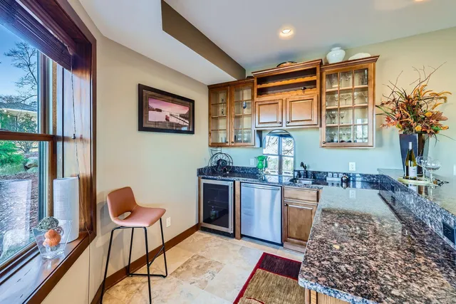 $2,995,000 | 19900 Cottagewood Road, Deephaven, MN 55331