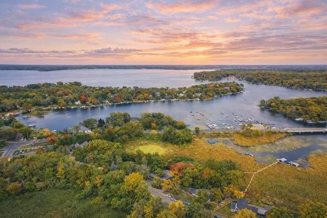 $2,995,000 | 19900 Cottagewood Road, Deephaven, MN 55331