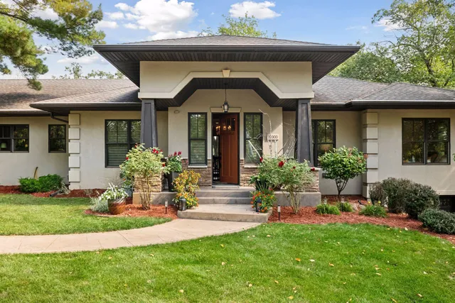 $2,995,000 | 19900 Cottagewood Road, Deephaven, MN 55331