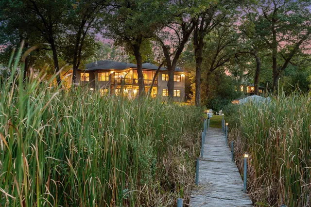 $2,995,000 | 19900 Cottagewood Road, Deephaven, MN 55331