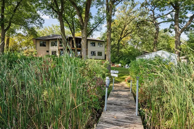 $2,995,000 | 19900 Cottagewood Road, Deephaven, MN 55331