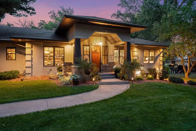 $2,995,000 | 19900 Cottagewood Road, Deephaven, MN 55331