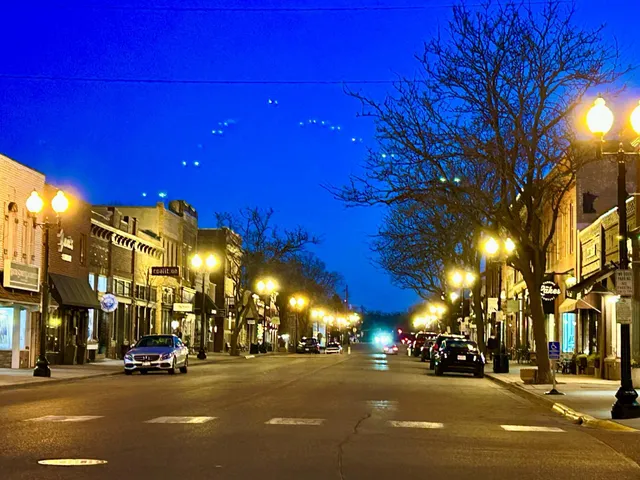 $2,995,000 | 19900 Cottagewood Road, Deephaven, MN 55331