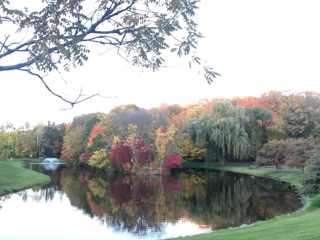 $2,995,000 | 19900 Cottagewood Road, Deephaven, MN 55331