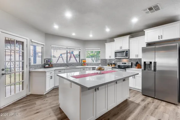 $694,999 | 1042 West Newport Beach Drive, Gilbert, AZ 85233