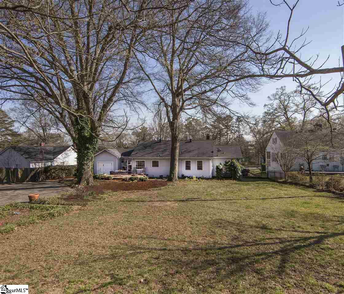 516 Grove Road Greenville, SC 29605 - Photo 4 of 36 Level, fenced, wonderful!