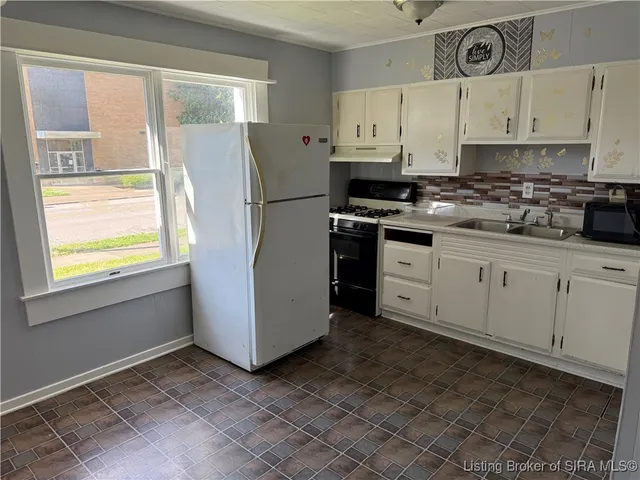 $1,300 | 226 East Maple Street, Unit 1, Jeffersonville, IN 47130