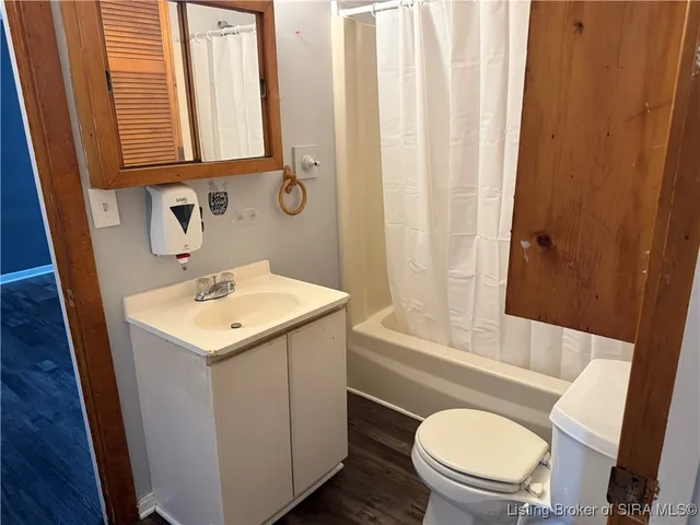 $1,300 | 226 East Maple Street, Unit 1, Jeffersonville, IN 47130