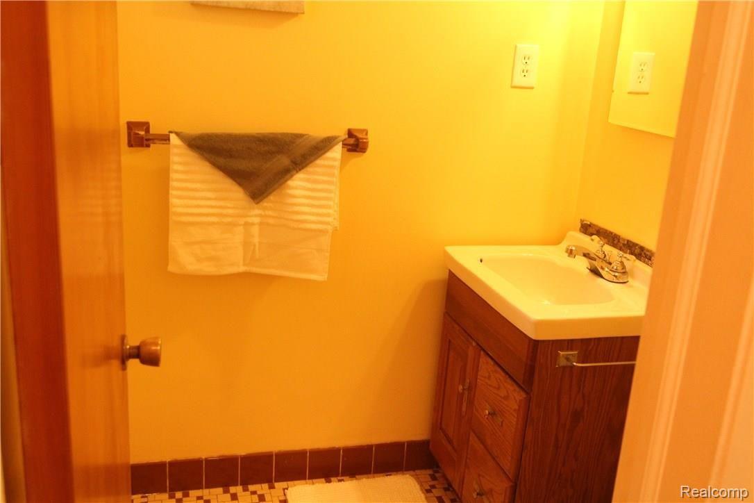 2970 Hillendale Drive Rochester, MI 48309 - Photo 19 of 36 IMG_0748.JPG