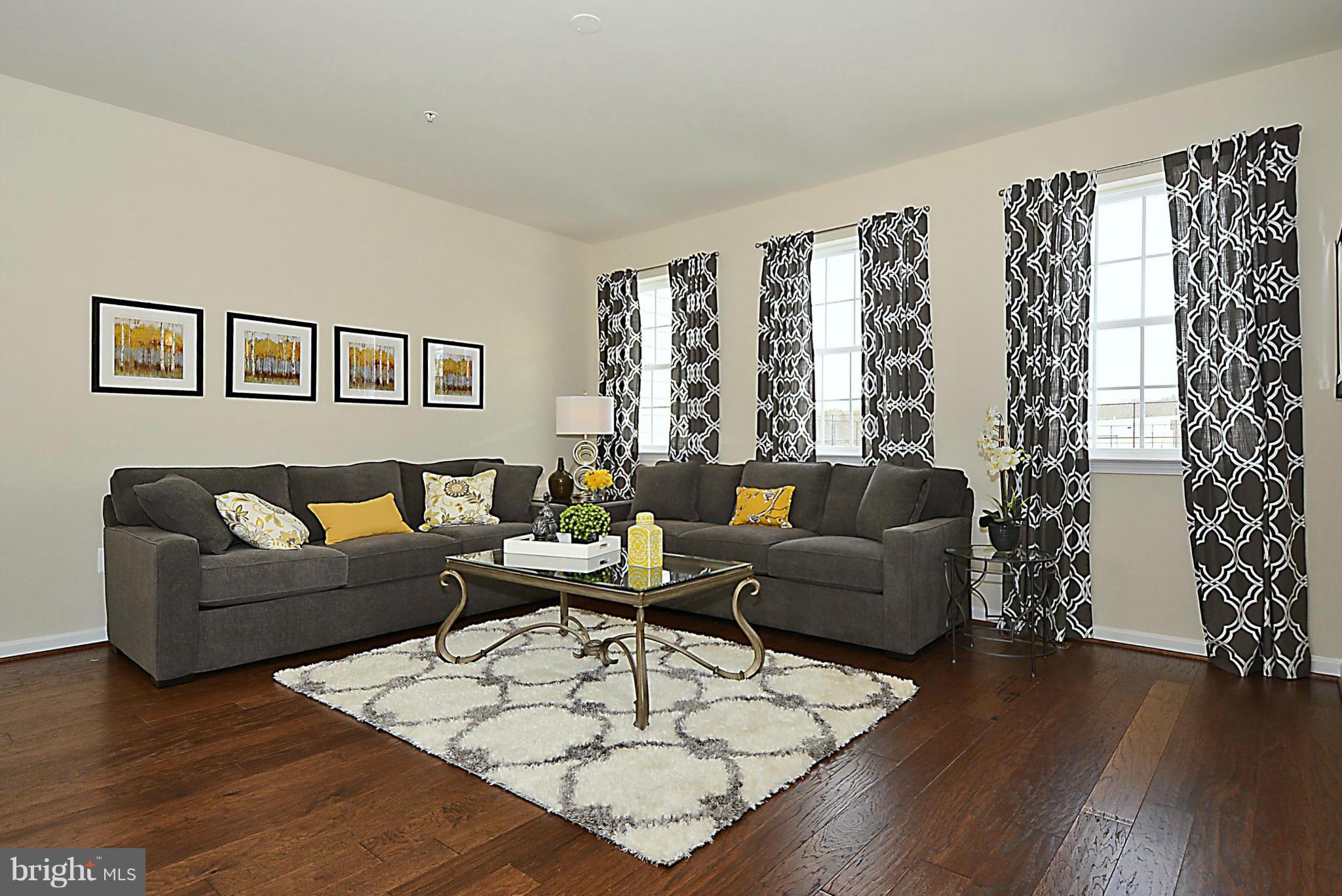 9389 Washington Avenue Laurel, MD 20723 - Photo 9 of 21 Living Room