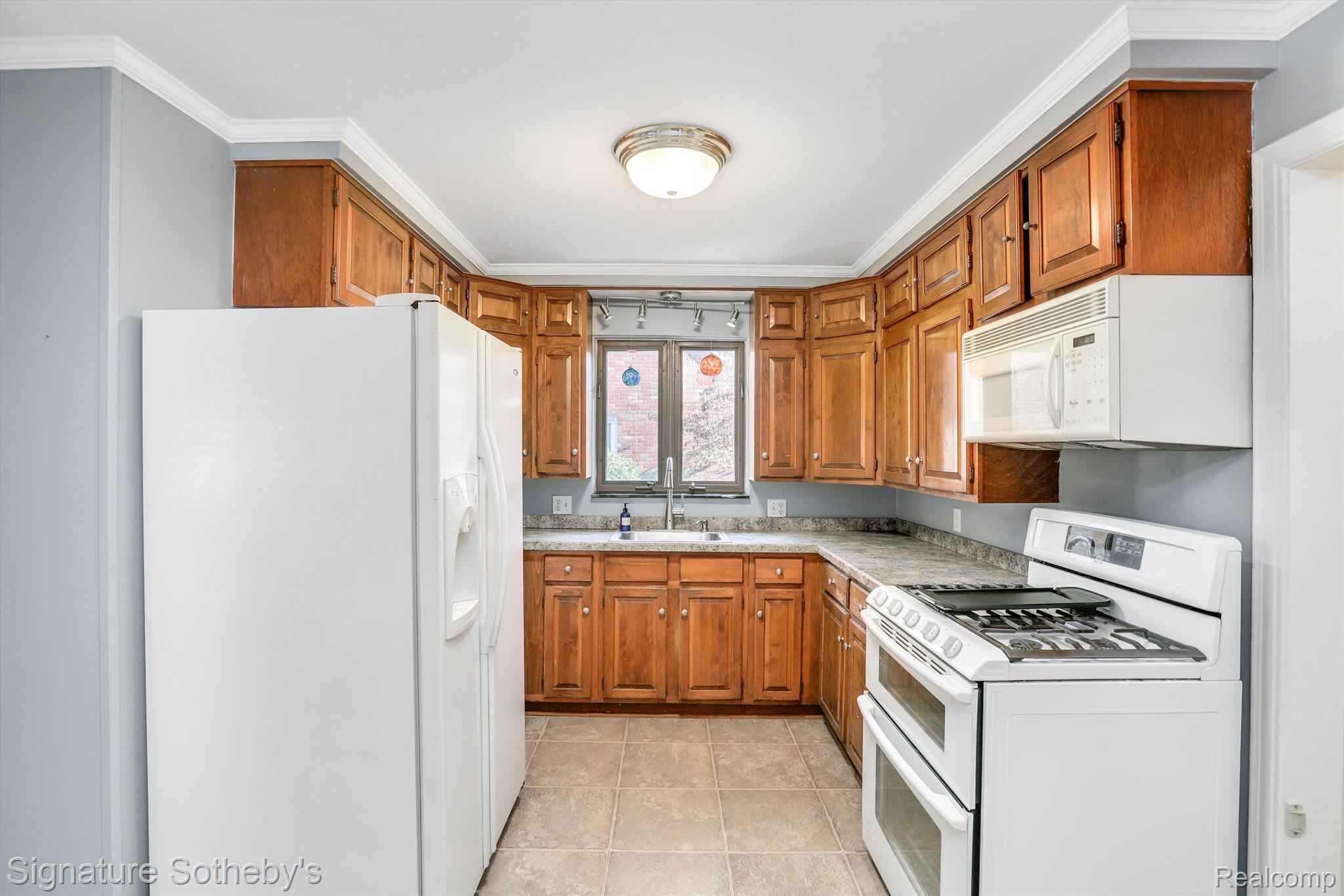 408 Roland Court Grosse Pointe, MI 48236 - Photo 8 of 29 Gallery Image 8