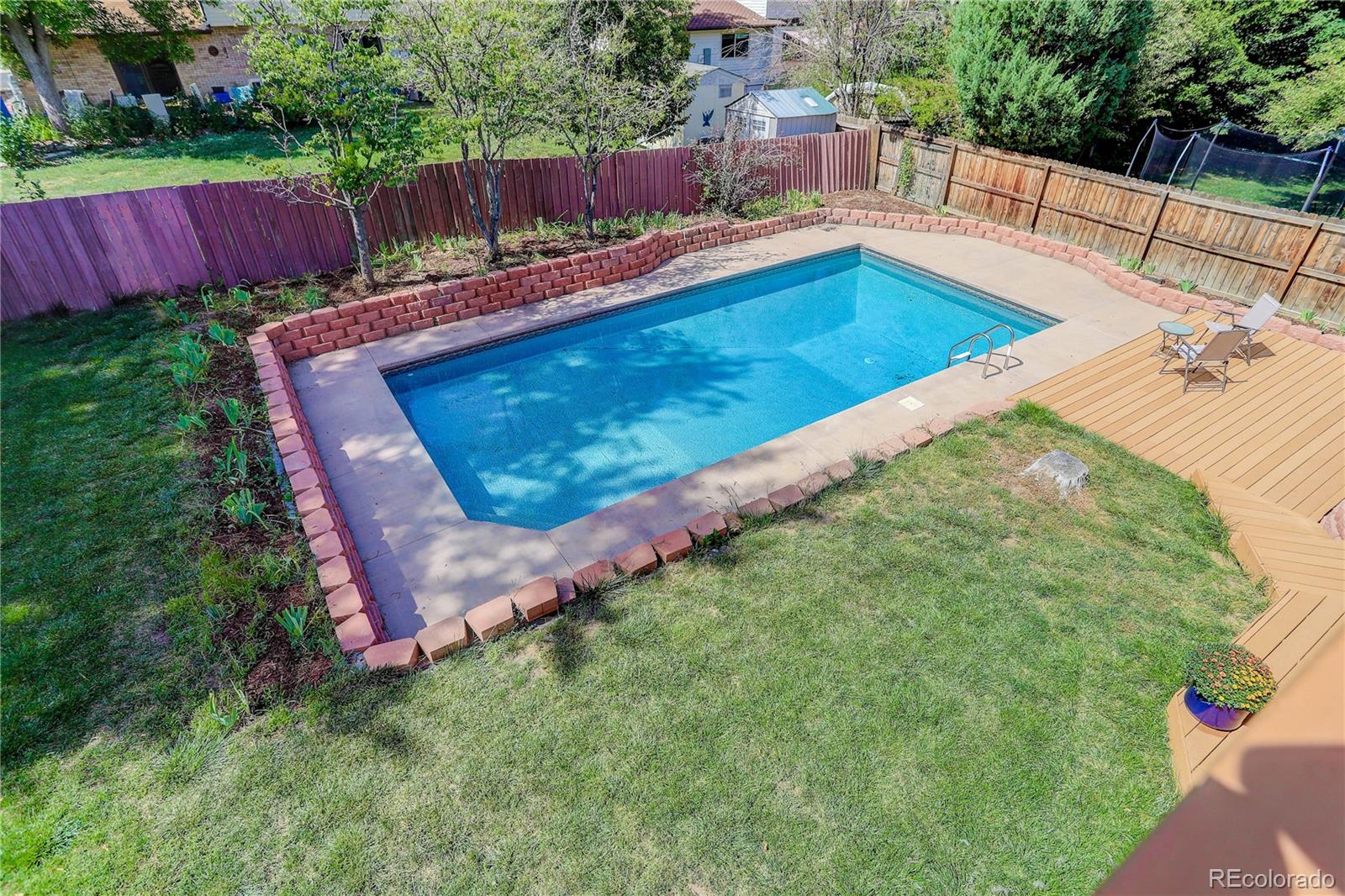 7347 South Ridgeview Drive Littleton, CO 80120 - Photo 36 of 36 a view of a backyard with a table and chairs