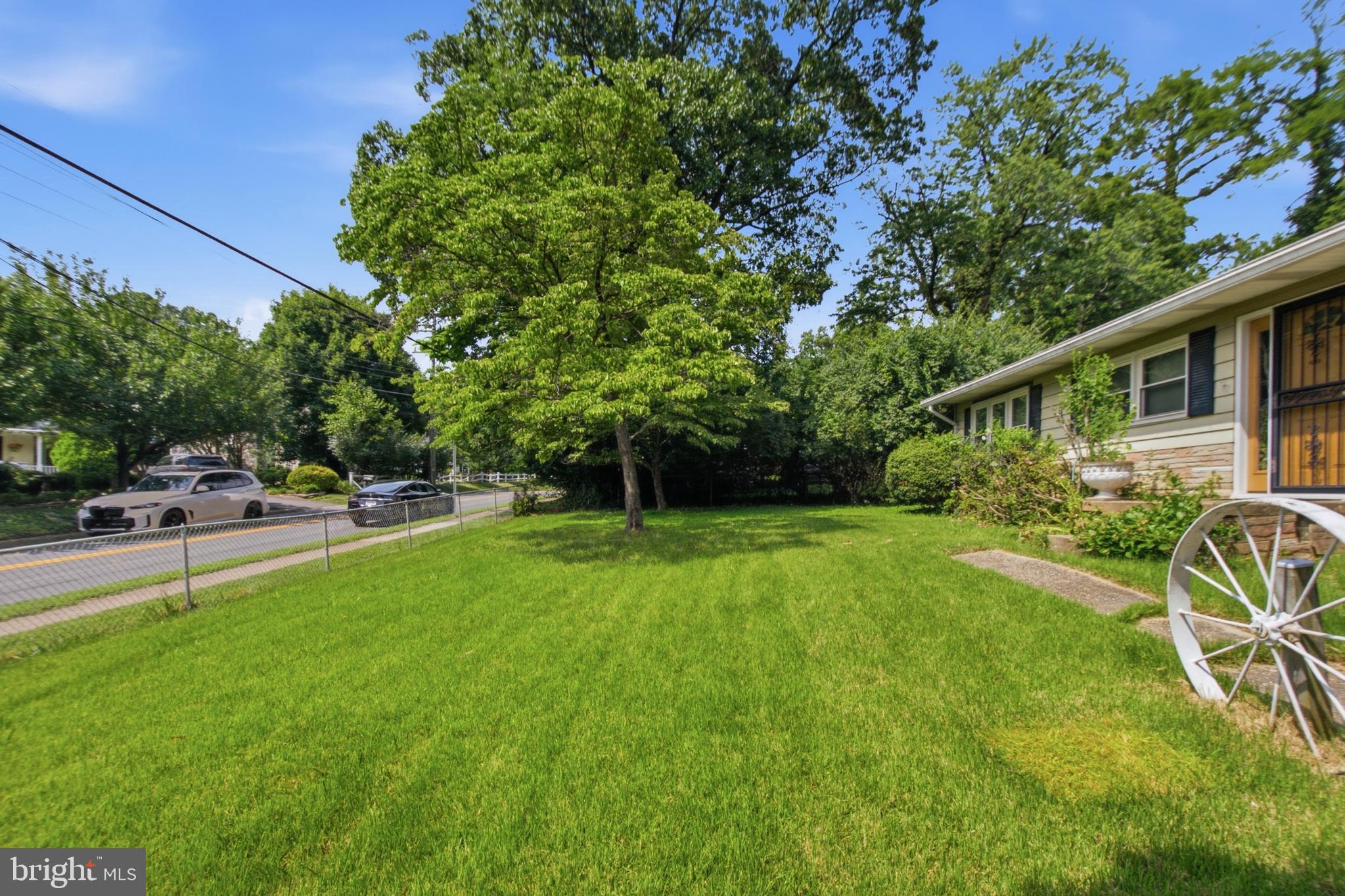 511 Malcolm Road Northwest Vienna, VA 22180 - Photo 5 of 16 a garden view with a seating space