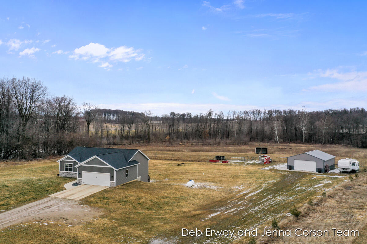 1216 Old Barn Road Freeport, MI 49325 - Photo 1 of 29 IMG_1021