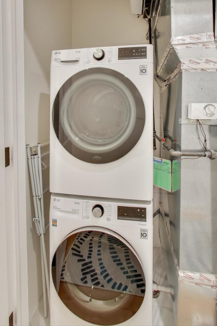 1811 South Laflin Street, Unit 2 Chicago, IL 60608 - Photo 16 of 20 view of washer and dryer