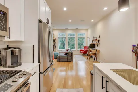 $415,000 | 1811 South Laflin Street, Unit 2, Chicago, IL 60608