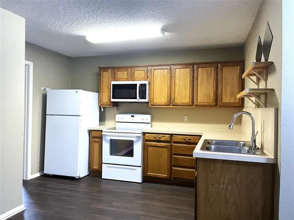 $895 | 902 West Hickory Street, Unit 3, Denton, TX 76201