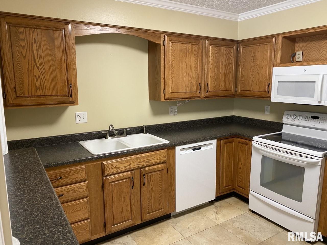 1350 Kimberly Ridge Road, Unit 304 Bettendorf, IA 52722 - Photo 9 of 22 Gallery Image 9