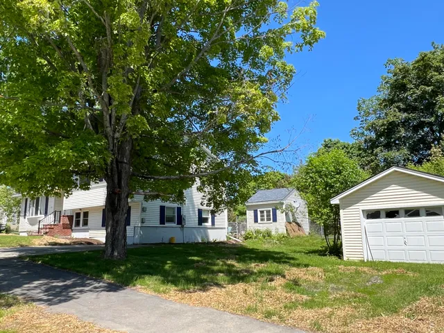 $299,000 | 277 Pearl Street, Bangor, ME 04401