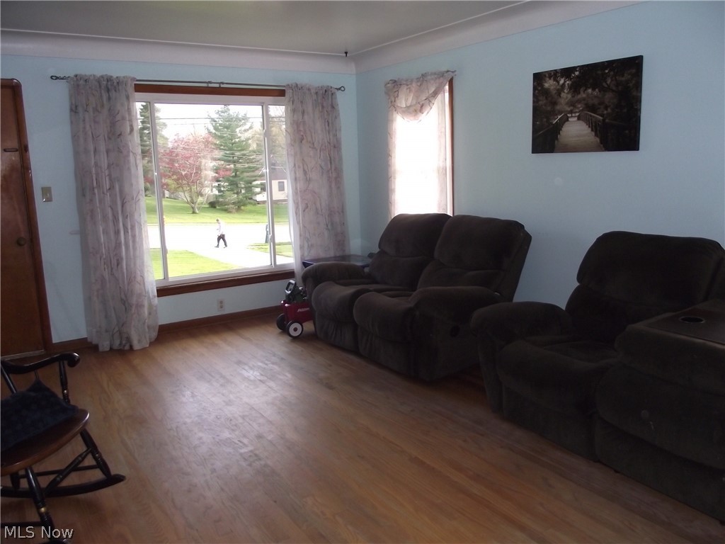 4822 West Pleasant Valley Road Cleveland, OH 44129 - Photo 3 of 16 Gallery Image 3