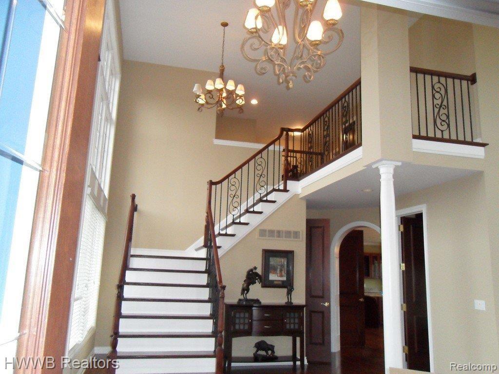 1878 Vinsetta Court Rochester, MI 48306 - Photo 2 of 18 02 Entrance