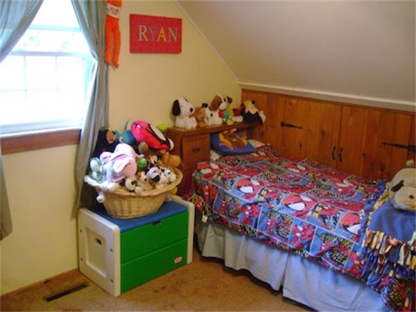 274 Wallace Hill Road Townsend, MA 01469 - Photo 21 of 27 a view of a room with painting on the wall