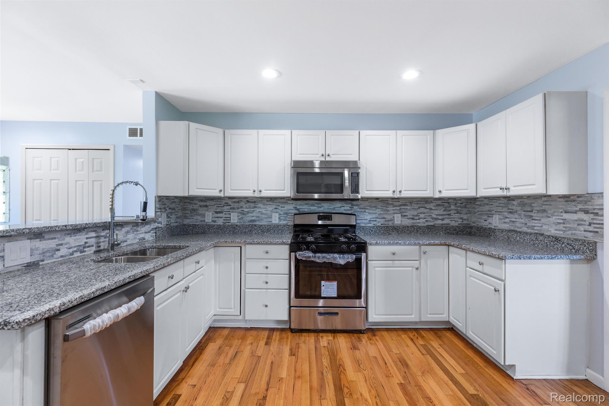 351 Gamma Road Walled Lake, MI 48390 - Photo 11 of 32 Gallery Image 11