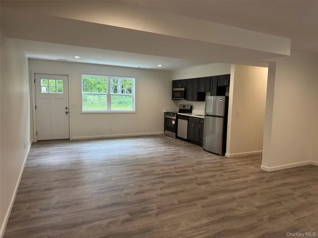 $2,850 | 11 East Alexandra Matthews, Wallkill, NY 12589