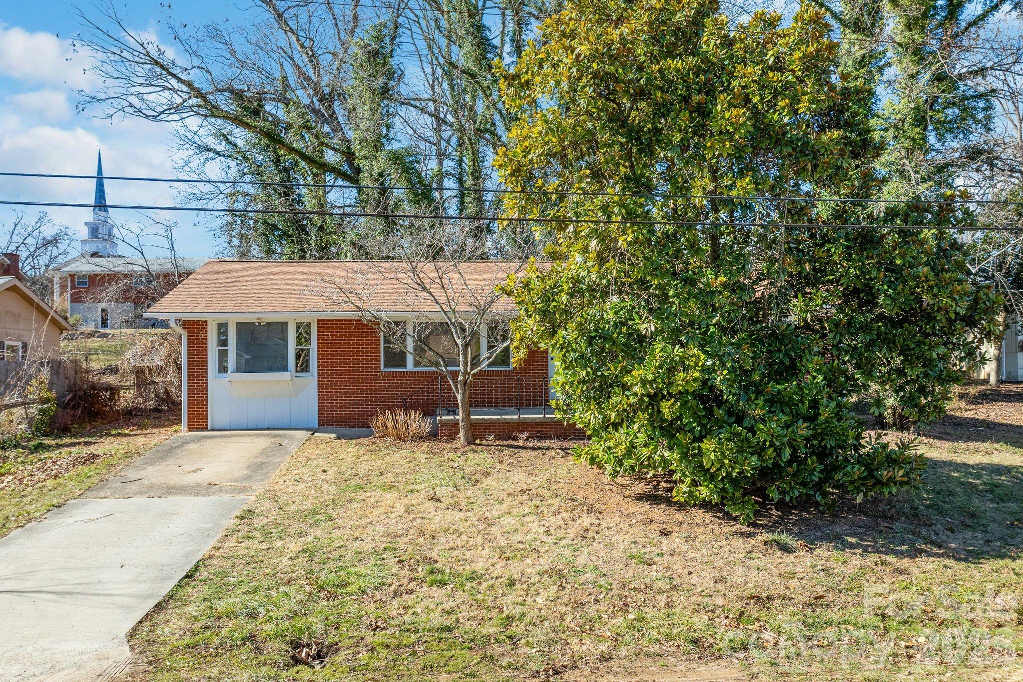 19 Browndale Road Asheville, NC 28805 - Photo 3 of 39