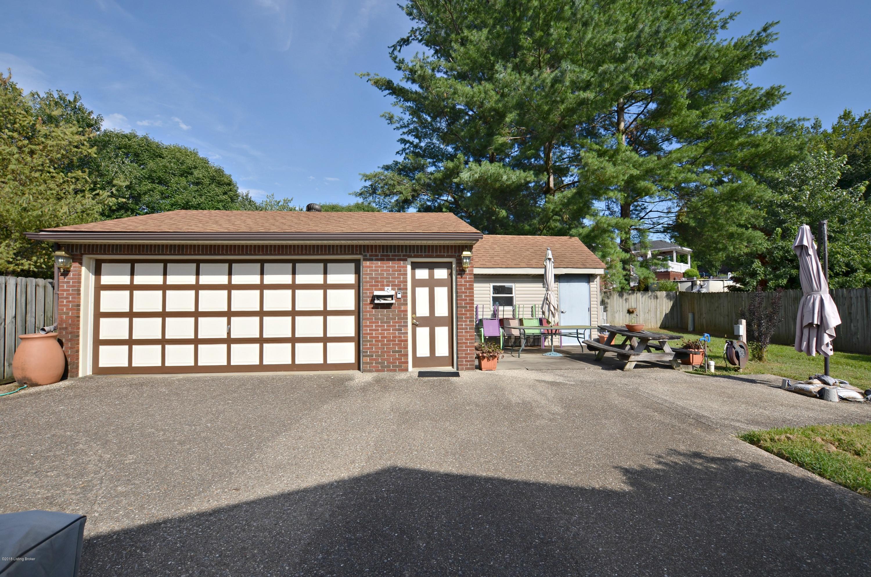 11207 Torrington Road Louisville, KY 40272 - Photo 27 of 31 27