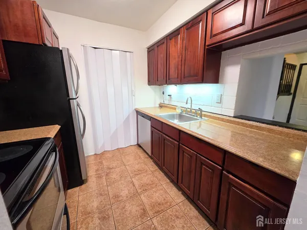 $2,600 | 86 Almond Drive, Somerset, NJ 08873