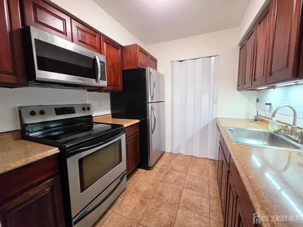 $2,600 | 86 Almond Drive, Somerset, NJ 08873