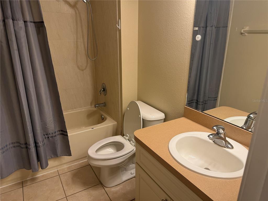 6509 Bridgecrest Drive Lithia, FL 33547 - Photo 14 of 15 a bathroom with a sink a toilet and a tub