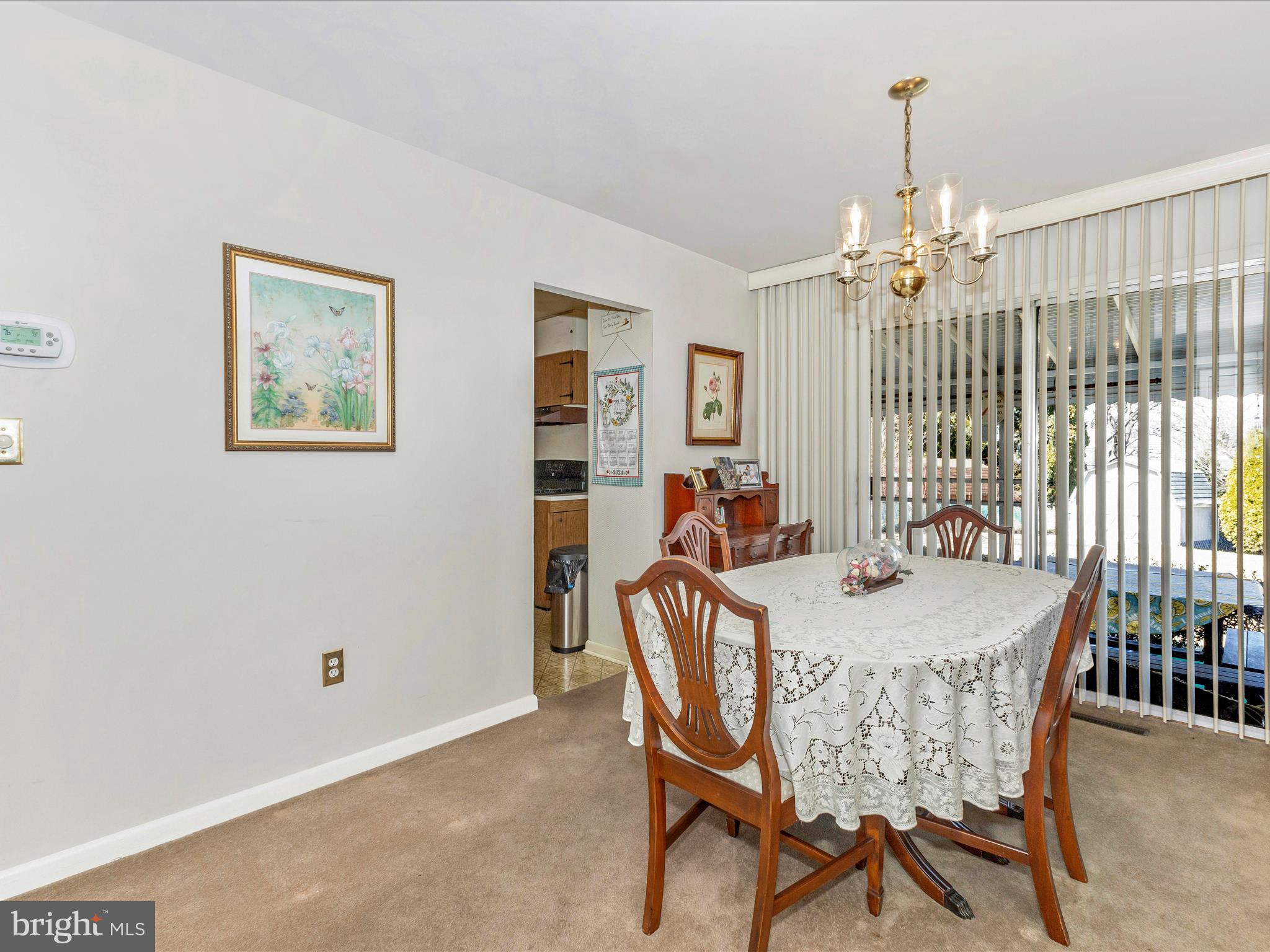 6529 Redgate Circle Baltimore, MD 21228 - Photo 6 of 40 Dining Room