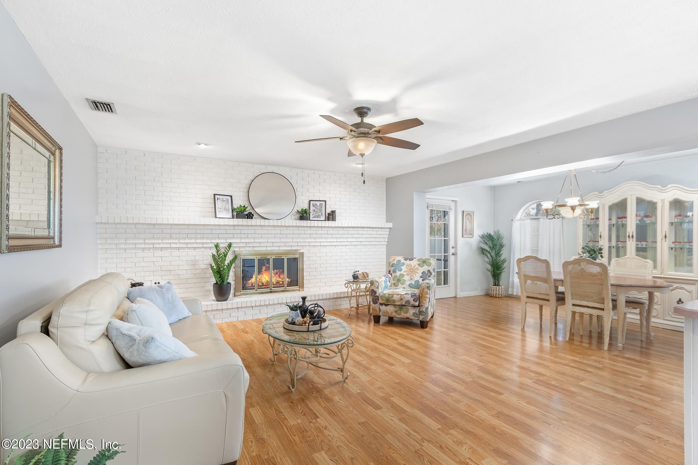 1131 Prince Road St. Augustine, FL 32086 - Photo 7 of 29 a living room with furniture