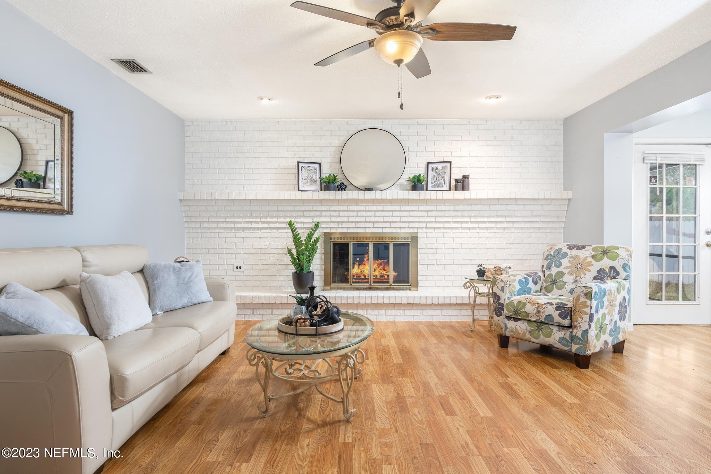 1131 Prince Road St. Augustine, FL 32086 - Photo 9 of 29 a living room with furniture