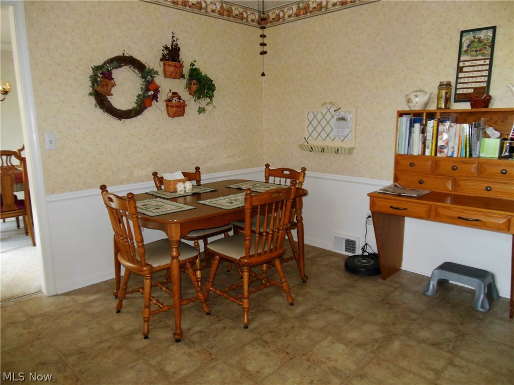 5407 Middle Ridge Road Madison, OH 44057 - Photo 9 of 27 For more casual meals the Eat-in Kitchen provides convenience & good space.