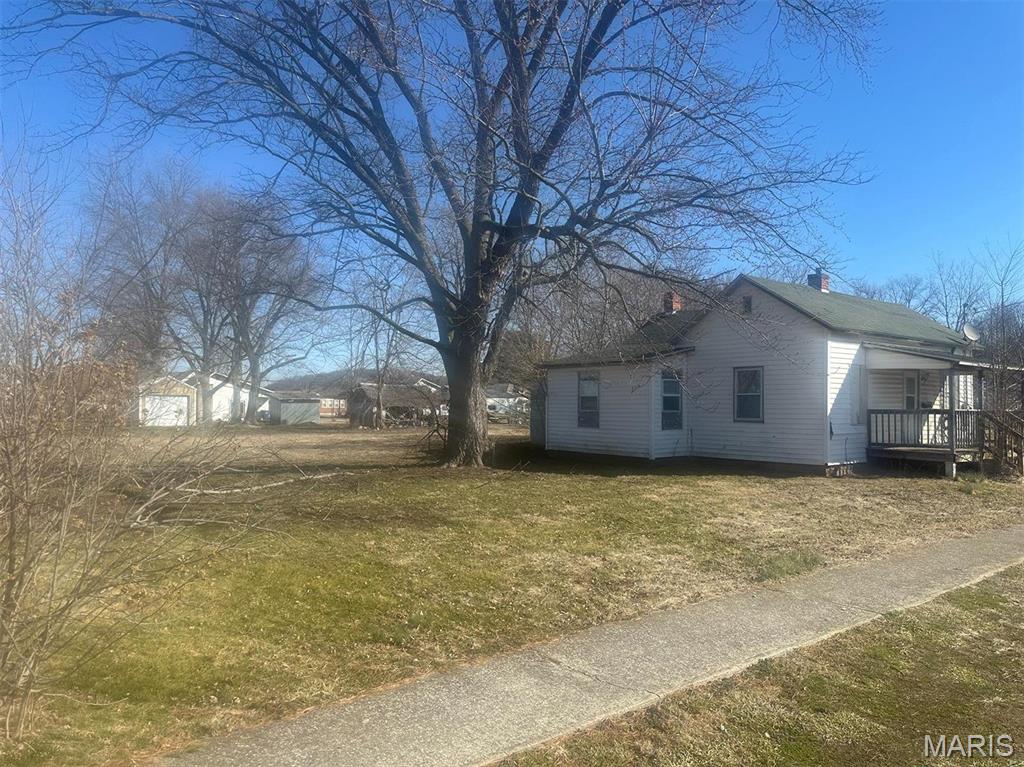 350 Locust Street Eldred, IL 62027 - Photo 2 of 7