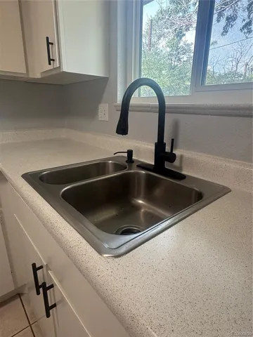 a close view of sink and tap