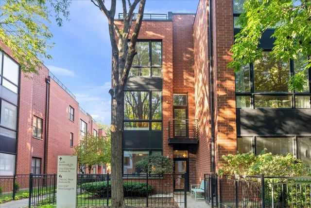 $825,000 | 2312 West Wolfram Street, Chicago, IL 60618
