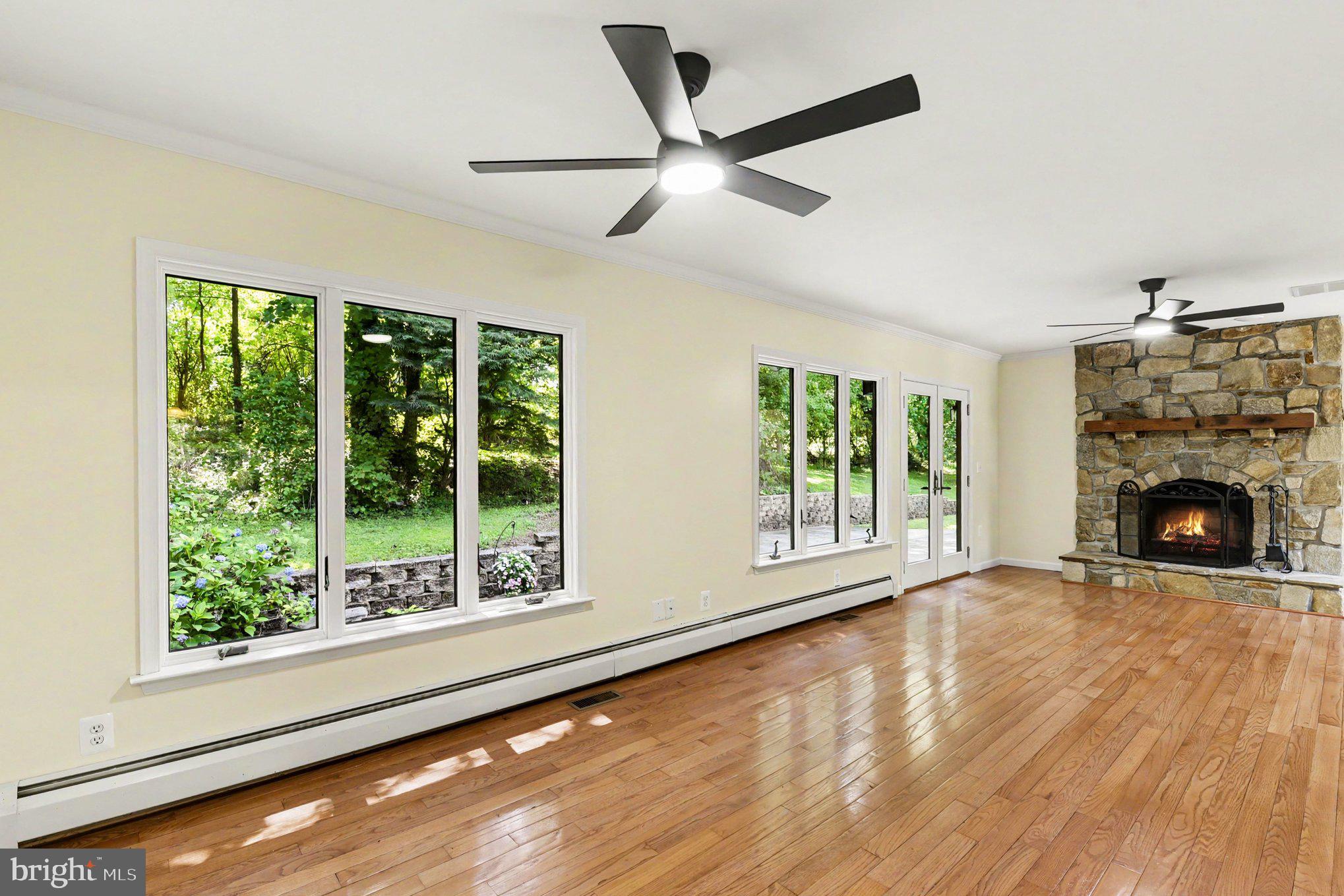 7627 A Chapman Road Kingsville, MD 21087 - Photo 13 of 40 Living room w/wood flooring