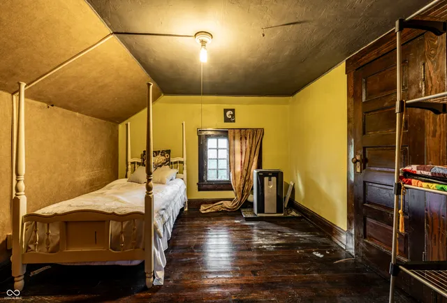 $535,000 | 675 Woodruff Pl W Drive, Indianapolis, IN 46201