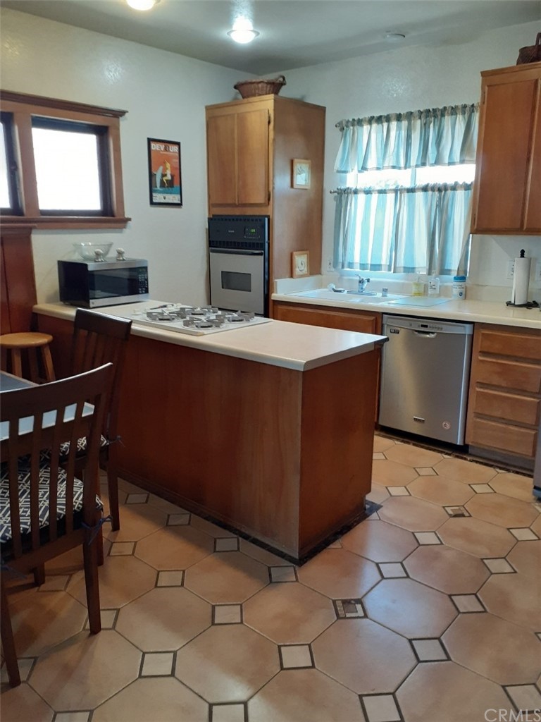 413 Ocean Avenue Seal Beach, CA 90740 - Photo 15 of 20