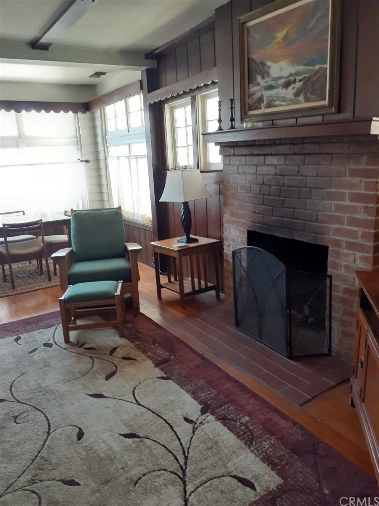 413 Ocean Avenue Seal Beach, CA 90740 - Photo 5 of 20