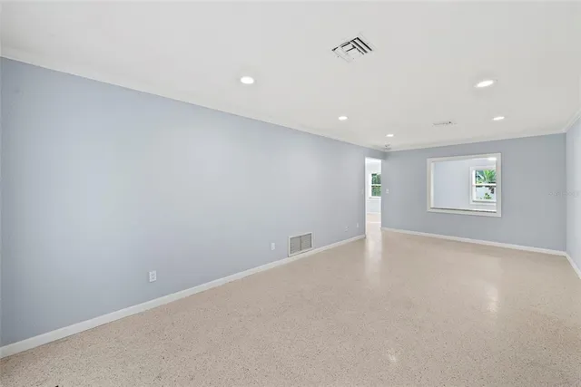 $2,650 | 7499 Oak Street Northeast, St. Petersburg, FL 33702