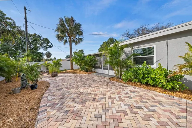 $2,650 | 7499 Oak Street Northeast, St. Petersburg, FL 33702