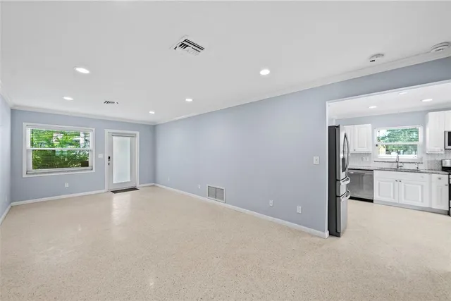 $2,650 | 7499 Oak Street Northeast, St. Petersburg, FL 33702