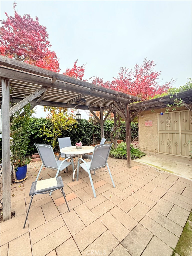 6380 North 5th Street Fresno, CA 93710 - Photo 31 of 31 a patio with table and chairs